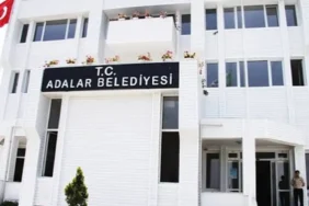 Adalar'da AKP adayına destek veren üç CHP'li meclis üyesi disipline sevk edildi