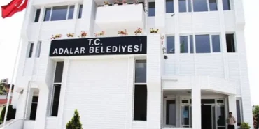Adalar'da AKP adayına destek veren üç CHP'li meclis üyesi disipline sevk edildi