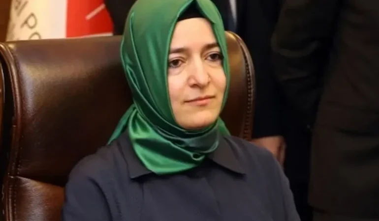 Fon skandalı sonrası istifa eden Fatma Betül Sayan Kaya’nın izleri AKP’den siliniyor