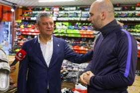 Rize Pazar'da sel bölgesini inceleyen Özgür Özel ilçe esnafıyla buluştu