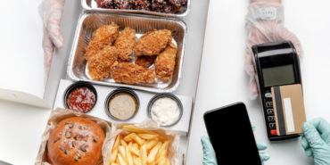 Uber kurumsal yemek platformu ezCater'ı 2,3 milyar dolara bünyesine katıyor