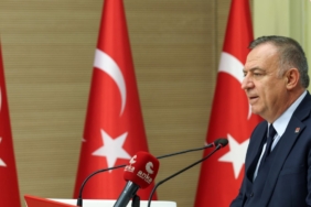 Gökan Zeybek İki İlçe Belediyesine Yönelik Operasyonları Eleştirdi