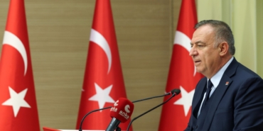 Gökan Zeybek İki İlçe Belediyesine Yönelik Operasyonları Eleştirdi