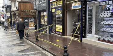 Kastamonu Belediye Caddesi'nde Av Tüfekli Saldırı: 4 Kişi Yaralandı, Şüpheli Firari