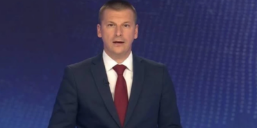 Sırbistan'da Seçim Sonrası Kamu Yayıncısı RTV Canlı Yayında İzleyicilerinden Özür Diledi